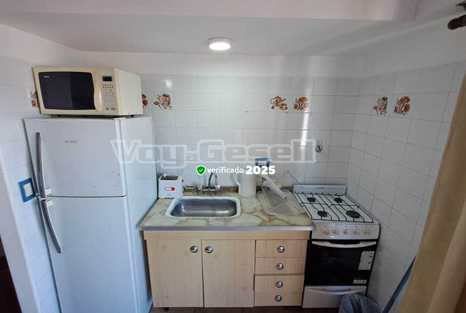 Alquilo Departamentos con Servicios Rosas Rojas en Villa Gesell zona  a 200 Mts de la Playa