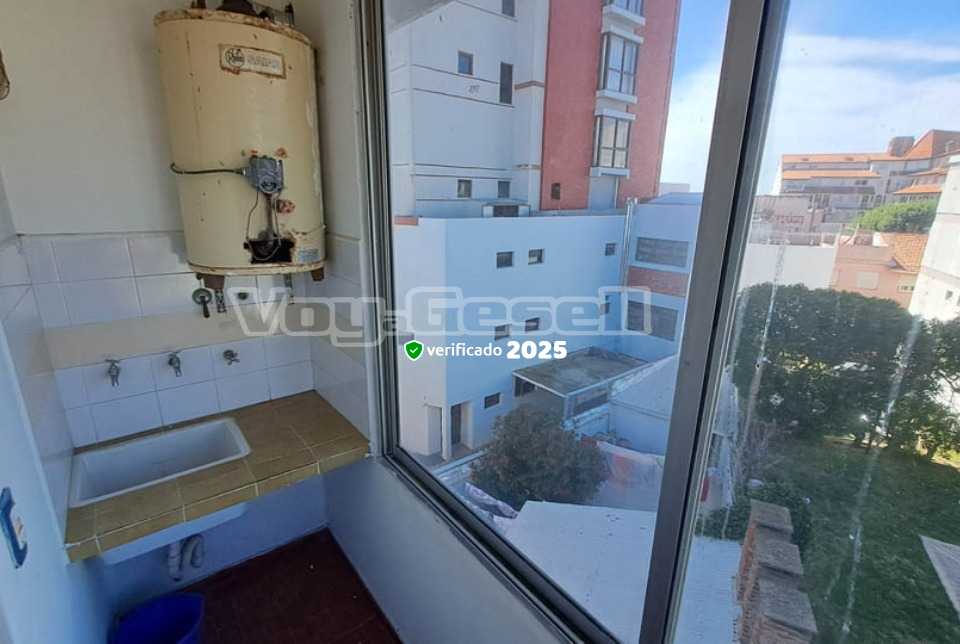 Alquilo Departamentos con Servicios Rosas Rojas en Villa Gesell zona  a 200 Mts de la Playa