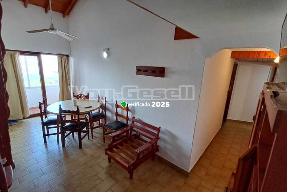Alquilo Departamentos con Servicios Rosas Rojas en Villa Gesell zona  a 200 Mts de la Playa