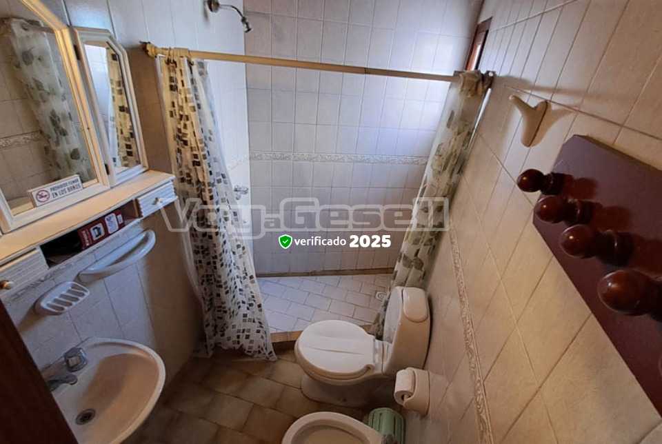 Alquilo Departamentos con Servicios Rosas Rojas en Villa Gesell zona  a 200 Mts de la Playa