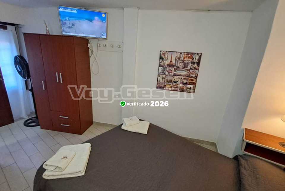 Alquilo Departamentos con Servicios Rosas Rojas en Villa Gesell zona  a 200 Mts de la Playa