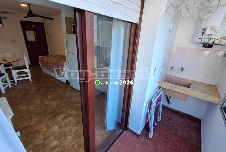 Alquilo Departamentos con Servicios Rosas Rojas en Villa Gesell zona  a 200 Mts de la Playa