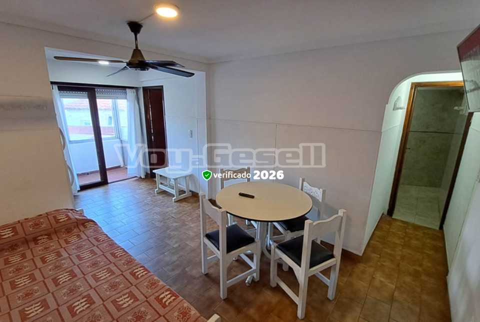 Alquilo Departamentos con Servicios Rosas Rojas en Villa Gesell zona  a 200 Mts de la Playa