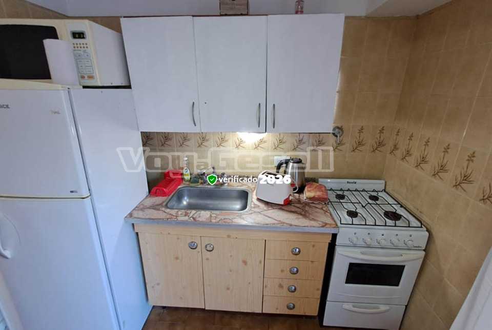 Alquilo Departamentos con Servicios Rosas Rojas en Villa Gesell zona  a 200 Mts de la Playa