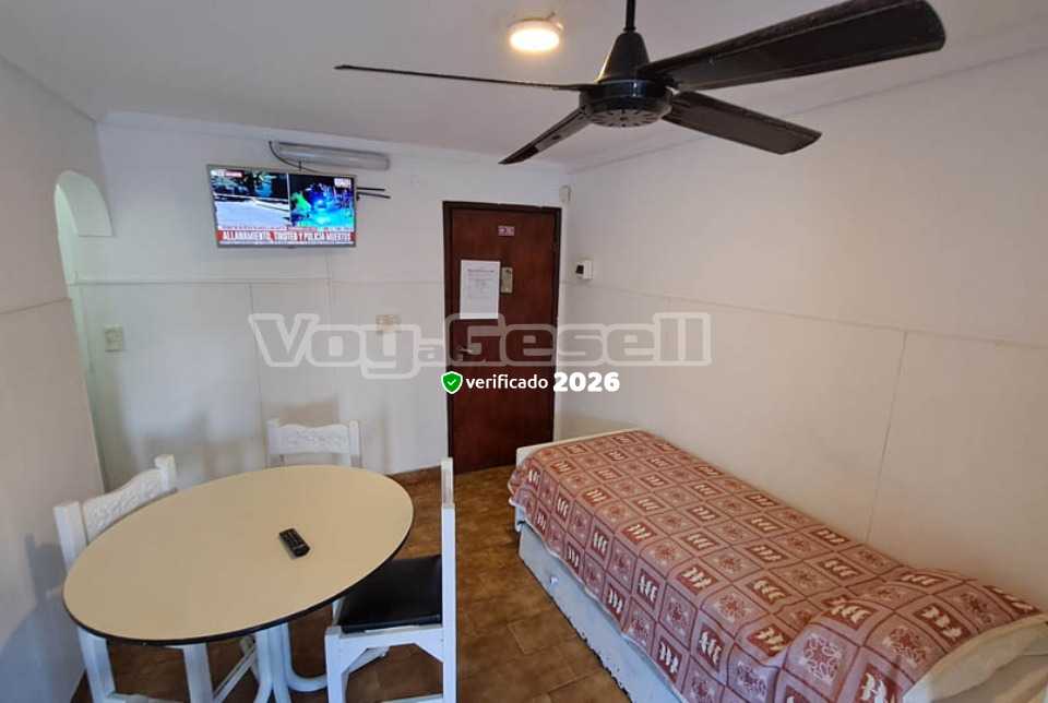 Alquilo Departamentos con Servicios Rosas Rojas en Villa Gesell zona  a 200 Mts de la Playa