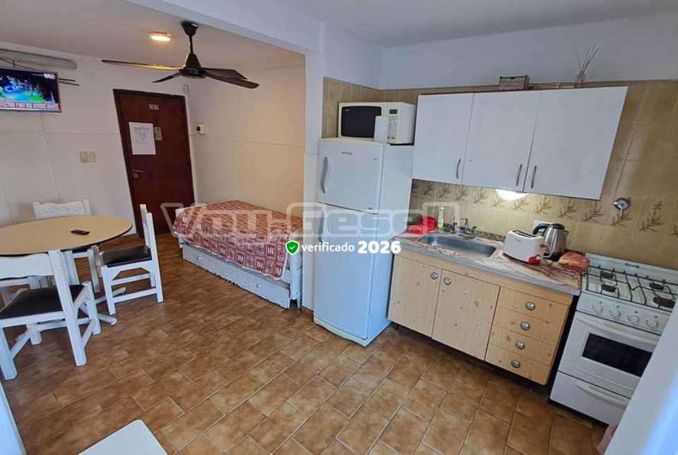 Alquilo Departamentos con Servicios Rosas Rojas en Villa Gesell zona  a 200 Mts de la Playa