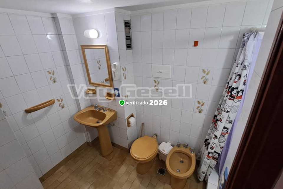 Alquilo Departamentos con Servicios Rosas Rojas en Villa Gesell zona  a 200 Mts de la Playa