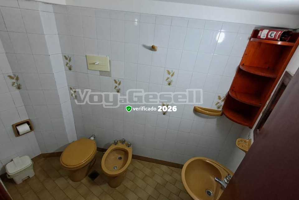 Alquilo Departamentos con Servicios Rosas Rojas en Villa Gesell zona  a 200 Mts de la Playa 