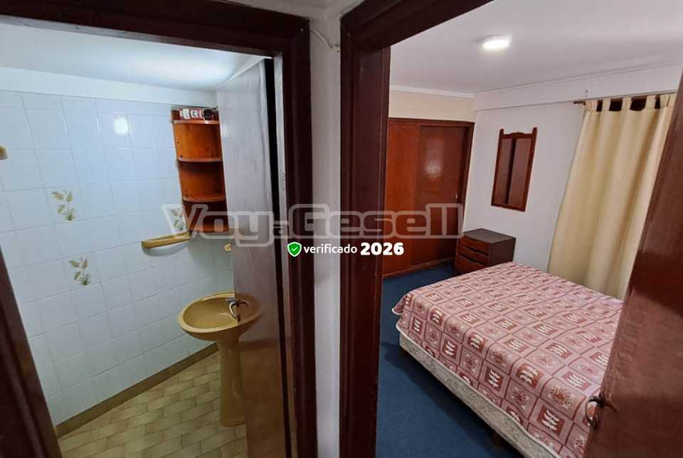 Alquilo Departamentos con Servicios Rosas Rojas en Villa Gesell zona  a 200 Mts de la Playa 