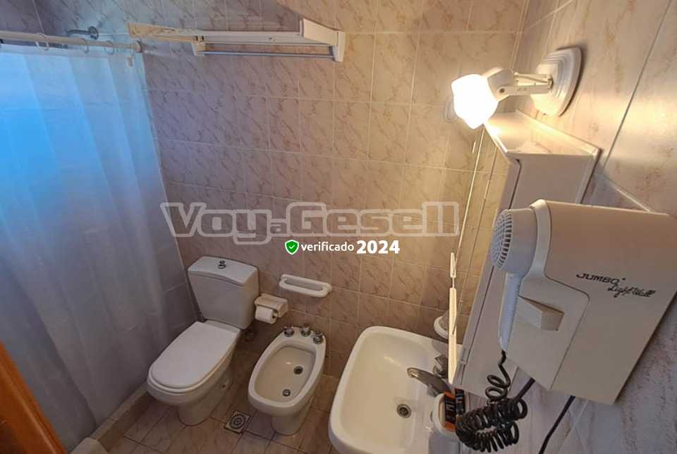 Alquilo Hotel Santa Barbara en Villa Gesell zona  a 100 mts de la Playa