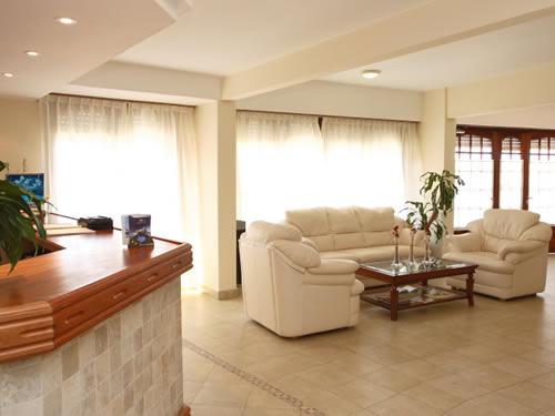 Alquilo Apart Hotel Torre del Sol en Villa Gesell zona  a 20 Mts de la Playa 