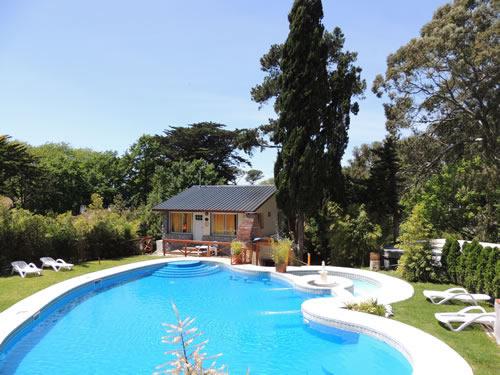 Alquilo Complejo de Cabañas Villa Maya en Villa Gesell zona  a 200 Mts de la Playa 