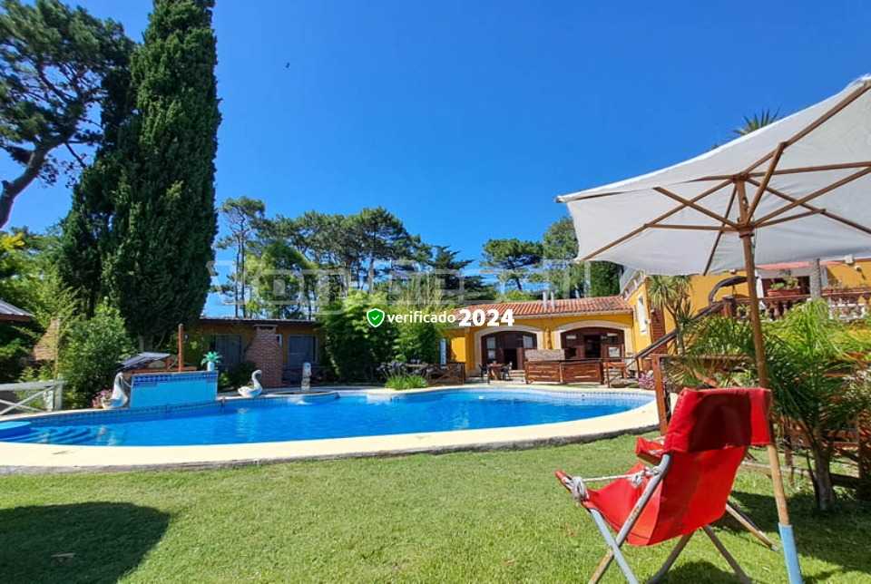 Alquilo Complejo de Cabañas Villa Maya en Villa Gesell zona  a 200 Mts de la Playa 