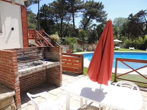 Alquilo Apart Hotel Villa Maya en Villa Gesell zona  a 200 Mts de la Playa