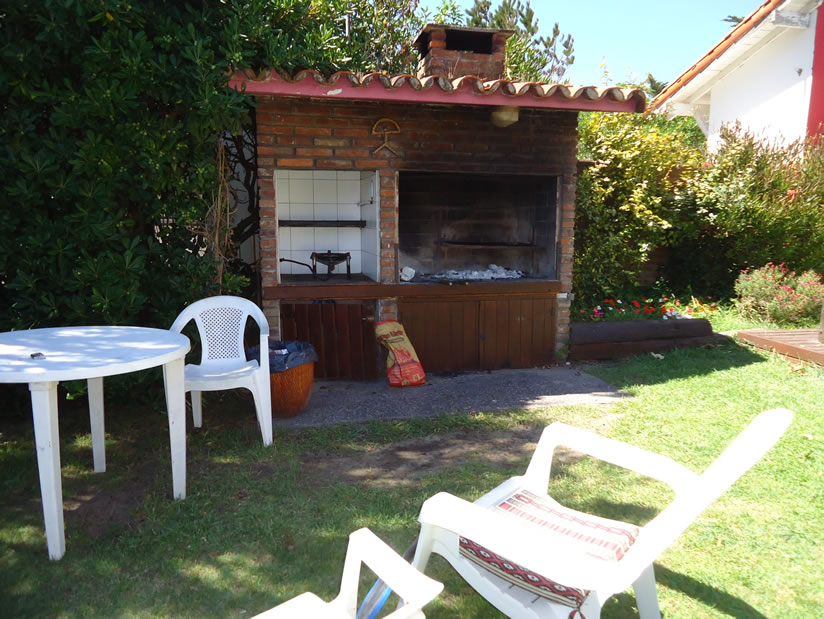 Alquilo Complejo de Cabañas Villa Olimpia en Villa Gesell zona  a 80 Mts de la Playa 