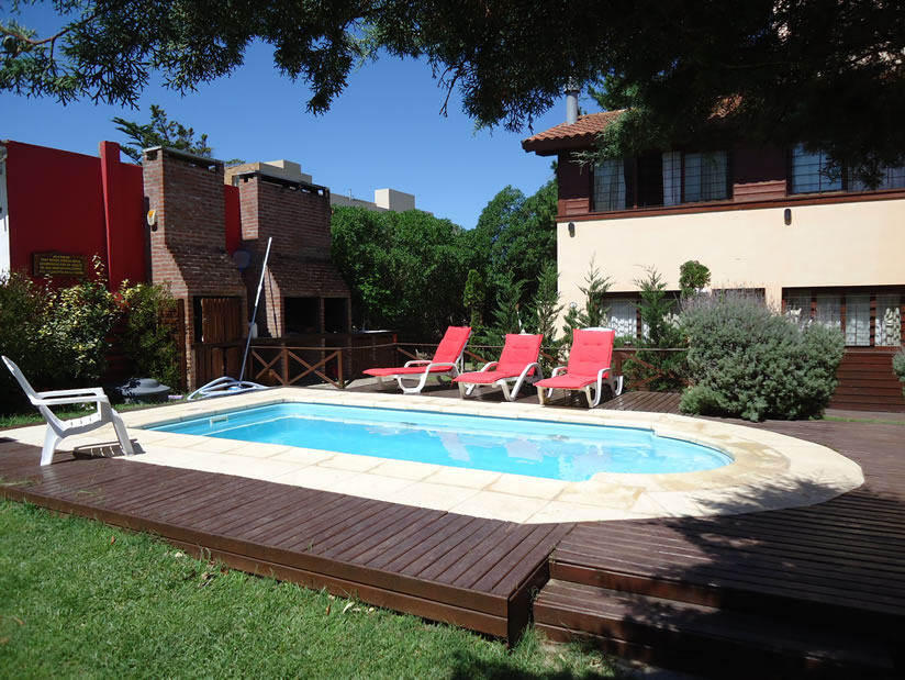 Alquilo Complejo de Cabañas Villa Olimpia en Villa Gesell zona  a 80 Mts de la Playa 