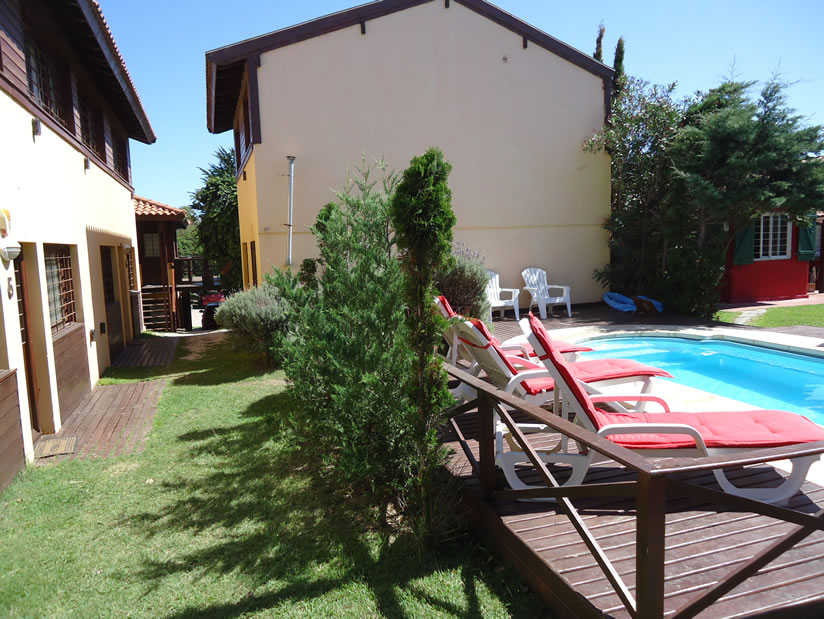 Alquilo Complejo de Cabañas Villa Olimpia en Villa Gesell zona  a 80 Mts de la Playa 