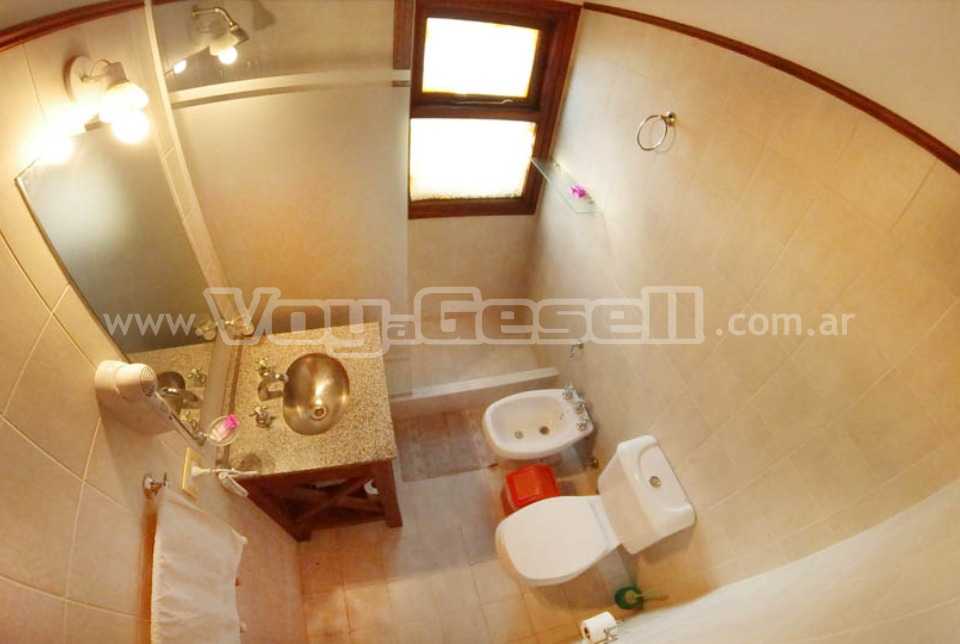 Alquilo Complejo de Cabañas Villa Olimpia en Villa Gesell zona  a 80 Mts de la Playa