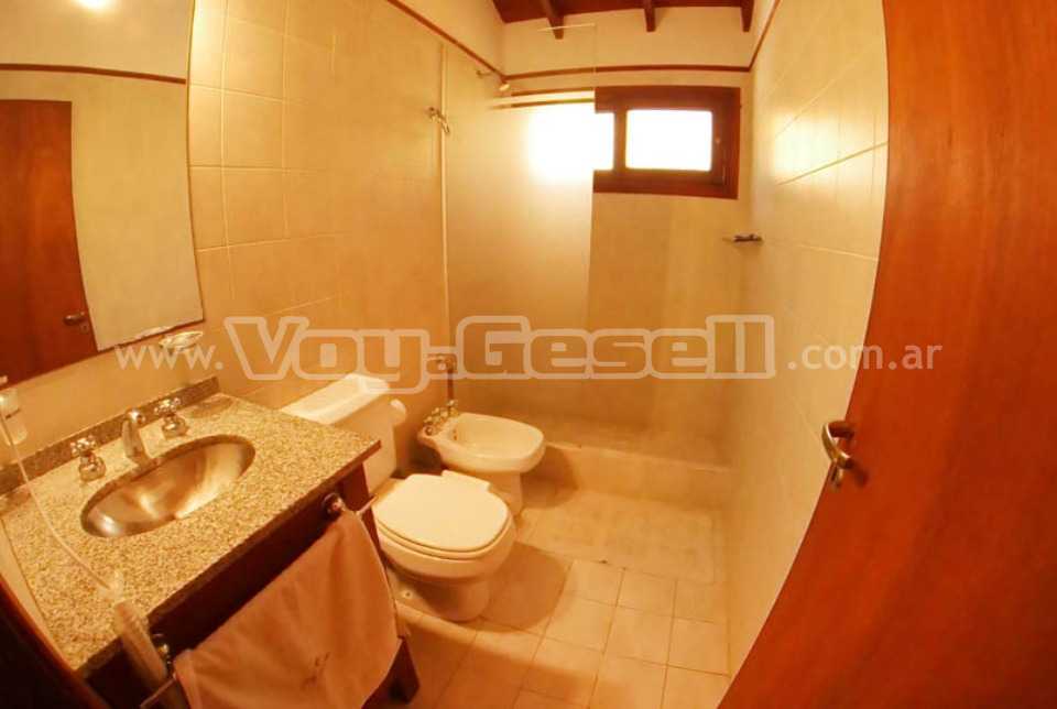 Alquilo Complejo de Cabañas Villa Olimpia en Villa Gesell zona  a 80 Mts de la Playa