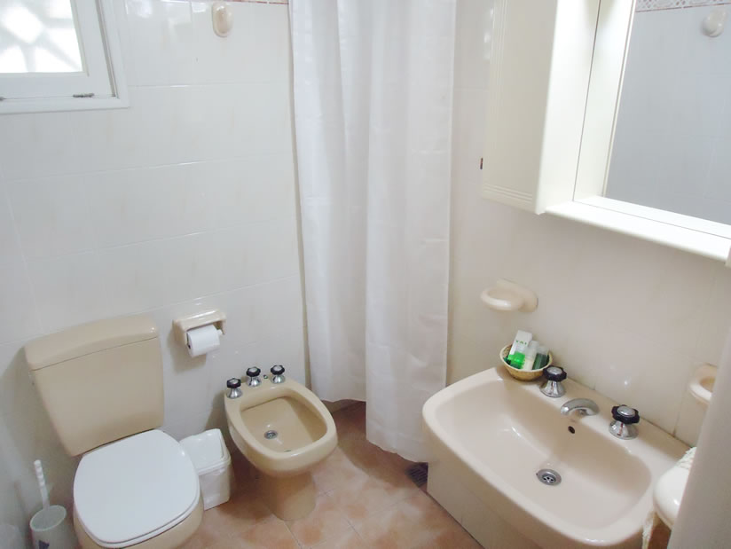 Alquilo Departamentos con Servicios YAI Departamentos en Villa Gesell zona  a 100 Mts de la Playa