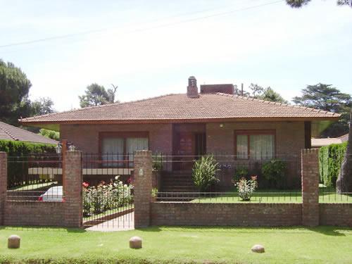 Alquilo Casa Adri en Villa Gesell zona Barrio Norte a 300 Mts de la Playa