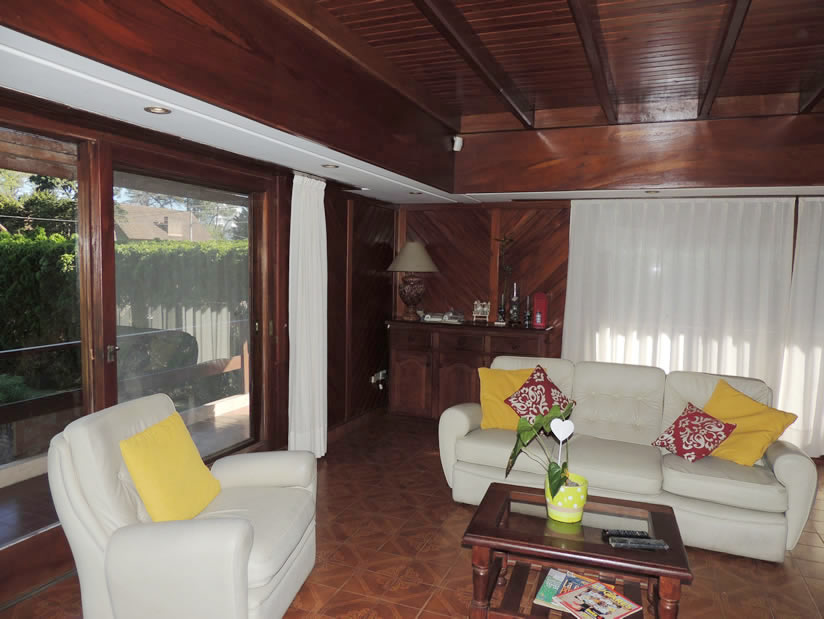 Alquilo Casa Adri en Villa Gesell zona Barrio Norte a 300 Mts de la Playa 