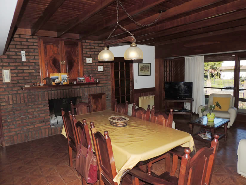 Alquilo Casa Adri en Villa Gesell zona Barrio Norte a 300 Mts de la Playa 