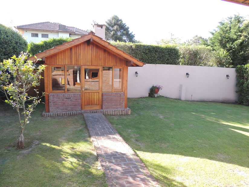 Alquilo Casa Adri en Villa Gesell zona Barrio Norte a 300 Mts de la Playa