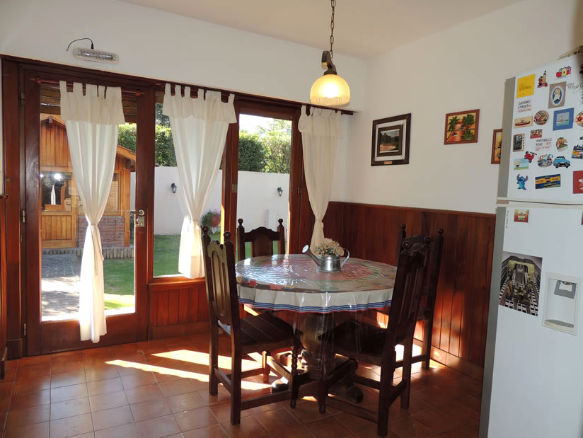 Alquilo Casa Adri en Villa Gesell zona Barrio Norte a 300 Mts de la Playa