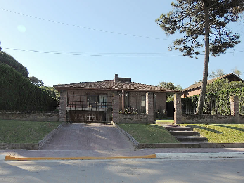 Alquilo Casa Adri en Villa Gesell zona Barrio Norte a 300 Mts de la Playa