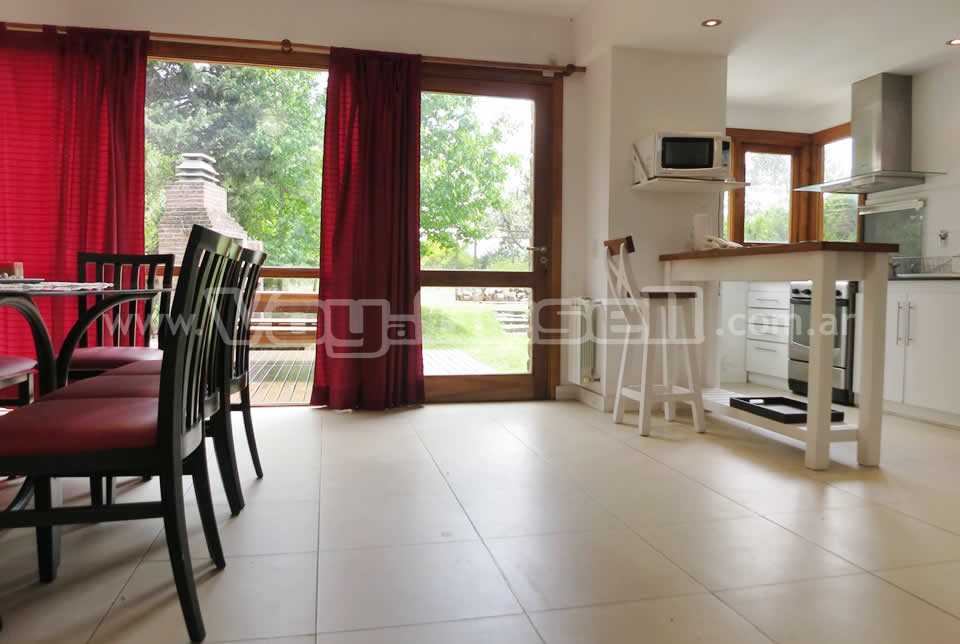 Alquilo Casa Altamar en Villa Gesell zona Barrio Norte a 600 Mts de la Playa Cocina