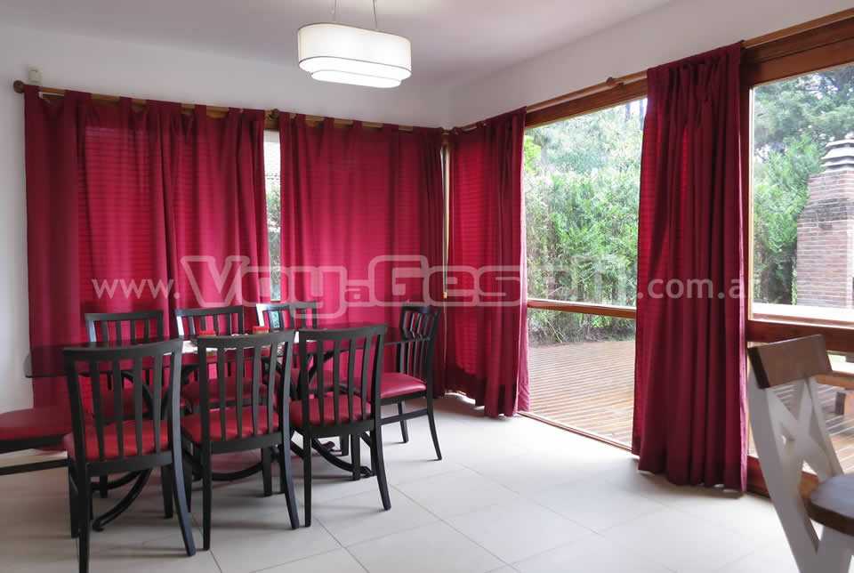 Alquilo Casa Altamar en Villa Gesell zona Barrio Norte a 600 Mts de la Playa Comedor Principal