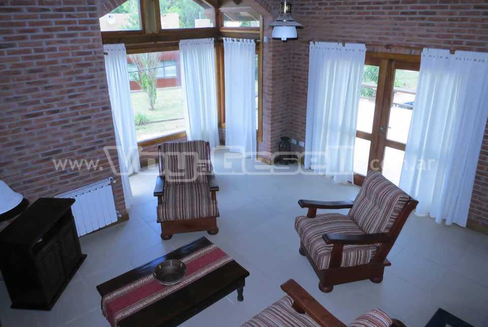 Alquilo Casa Altamar en Villa Gesell zona Barrio Norte a 600 Mts de la Playa Living Room