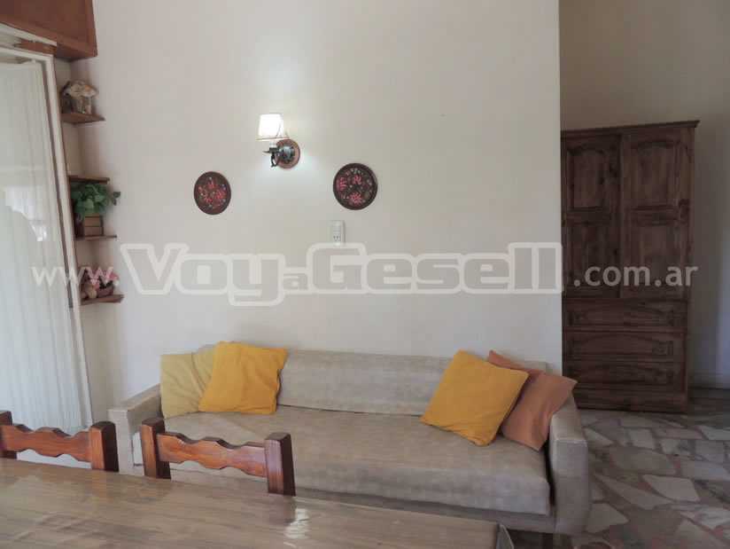 Alquilo Casa Casa Atilio en Villa Gesell zona Centro a 700 Mts de la Playa Living/Comedor