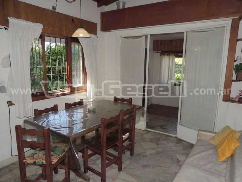 Alquilo Casa Casa Atilio en Villa Gesell zona Centro a 700 Mts de la Playa Living/Comedor