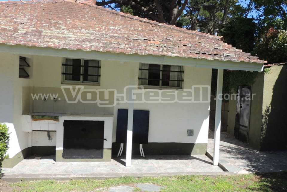 Alquilo Chalet Casa Stella en Villa Gesell zona Barrio Norte a 500 Mts de la Playa