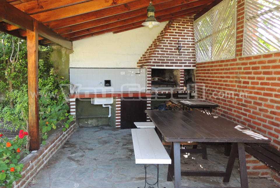 Alquilo Chalet Casa Stella en Villa Gesell zona Barrio Norte a 500 Mts de la Playa