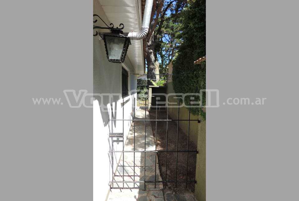 Alquilo Chalet Casa Stella en Villa Gesell zona Barrio Norte a 500 Mts de la Playa