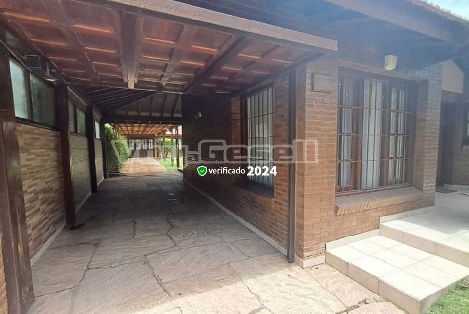 Alquilo Chalet Alegrina en Villa Gesell zona Centro a 800 mts de la Playa