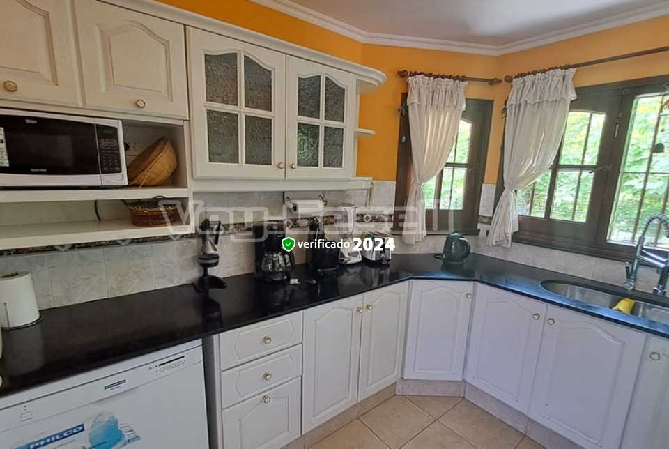 Alquilo Chalet Alegrina en Villa Gesell zona Centro a 800 mts de la Playa