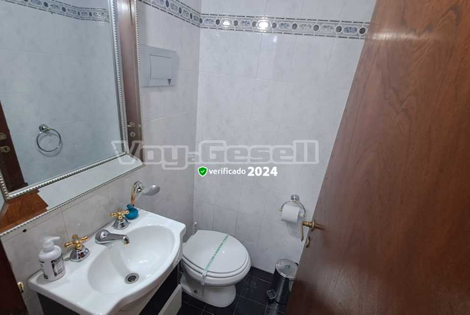 Alquilo Chalet Alegrina en Villa Gesell zona Centro a 800 mts de la Playa