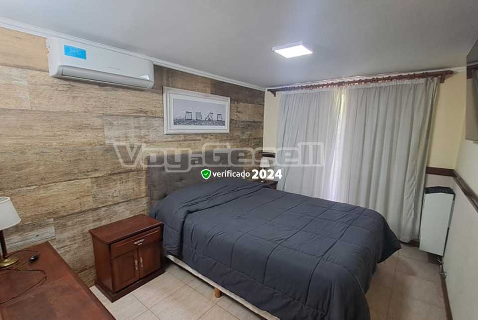 Alquilo Chalet Alegrina en Villa Gesell zona Centro a 800 mts de la Playa