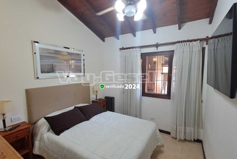 Alquilo Chalet Alegrina en Villa Gesell zona Centro a 800 mts de la Playa