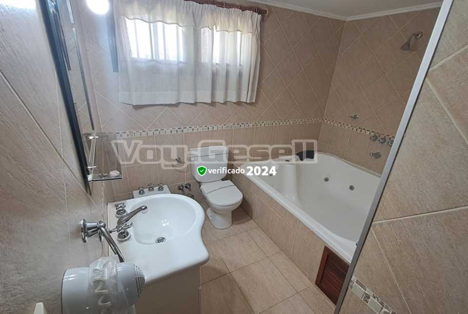 Alquilo Chalet Alegrina en Villa Gesell zona Centro a 800 mts de la Playa