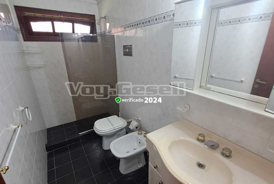 Alquilo Chalet Alegrina en Villa Gesell zona Centro a 800 mts de la Playa