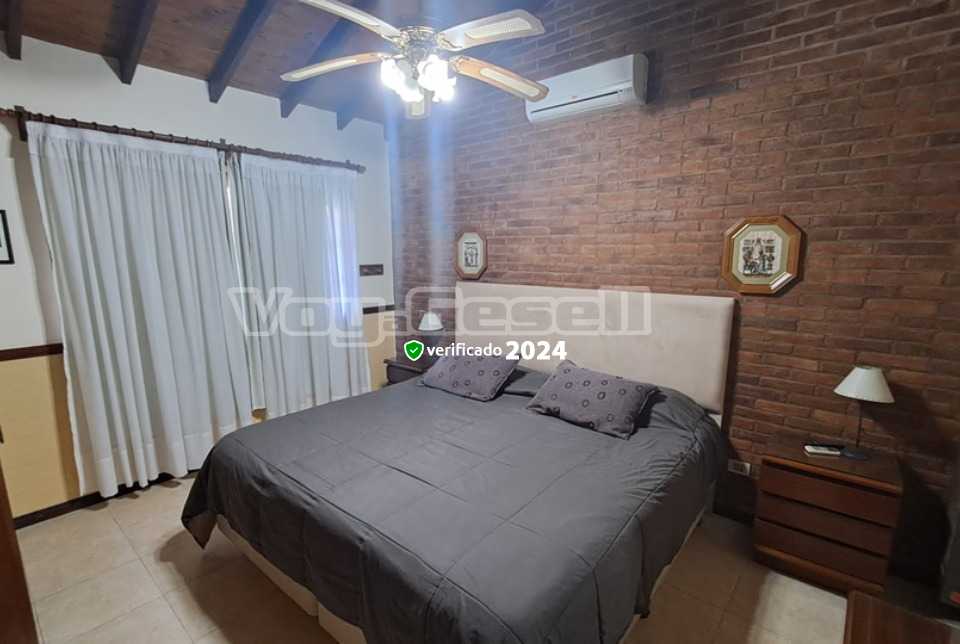 Alquilo Chalet Alegrina en Villa Gesell zona Centro a 800 mts de la Playa