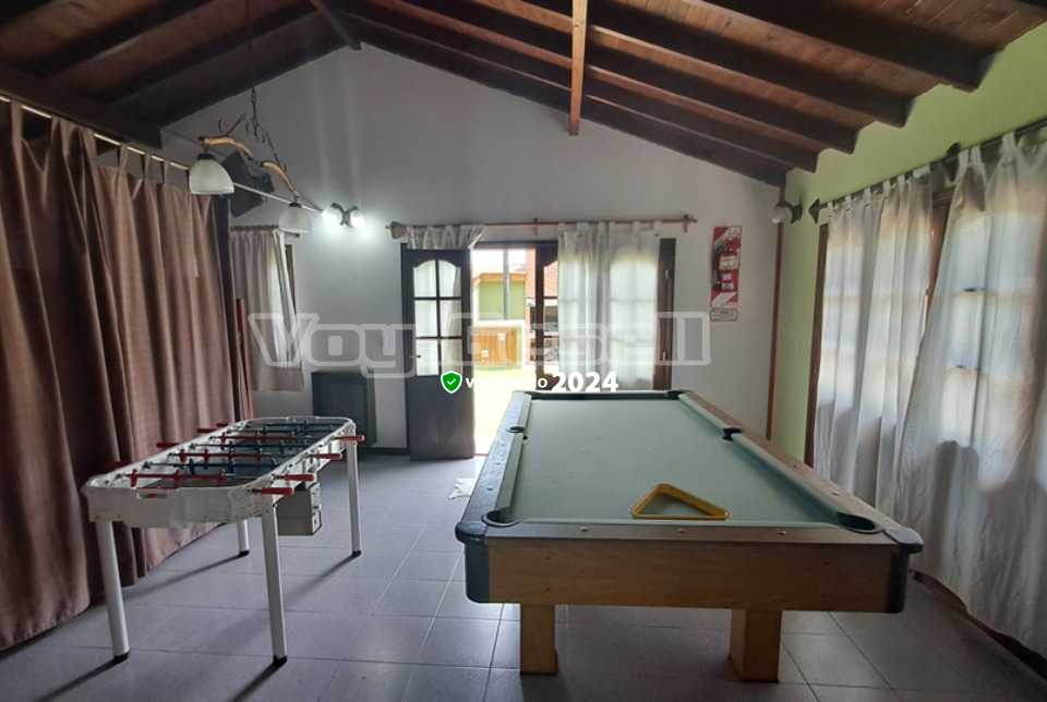 Alquilo Chalet Alegrina en Villa Gesell zona Centro a 800 mts de la Playa