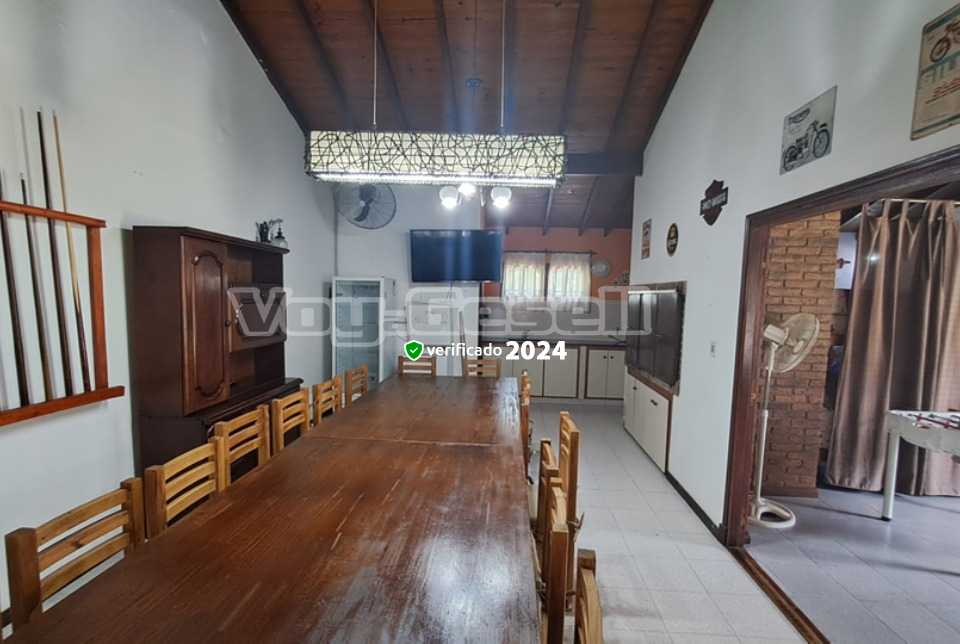 Alquilo Chalet Alegrina en Villa Gesell zona Centro a 800 mts de la Playa