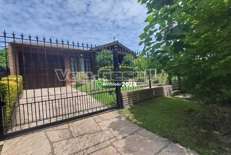 Alquilo Chalet Alegrina en Villa Gesell zona Centro a 800 mts de la Playa