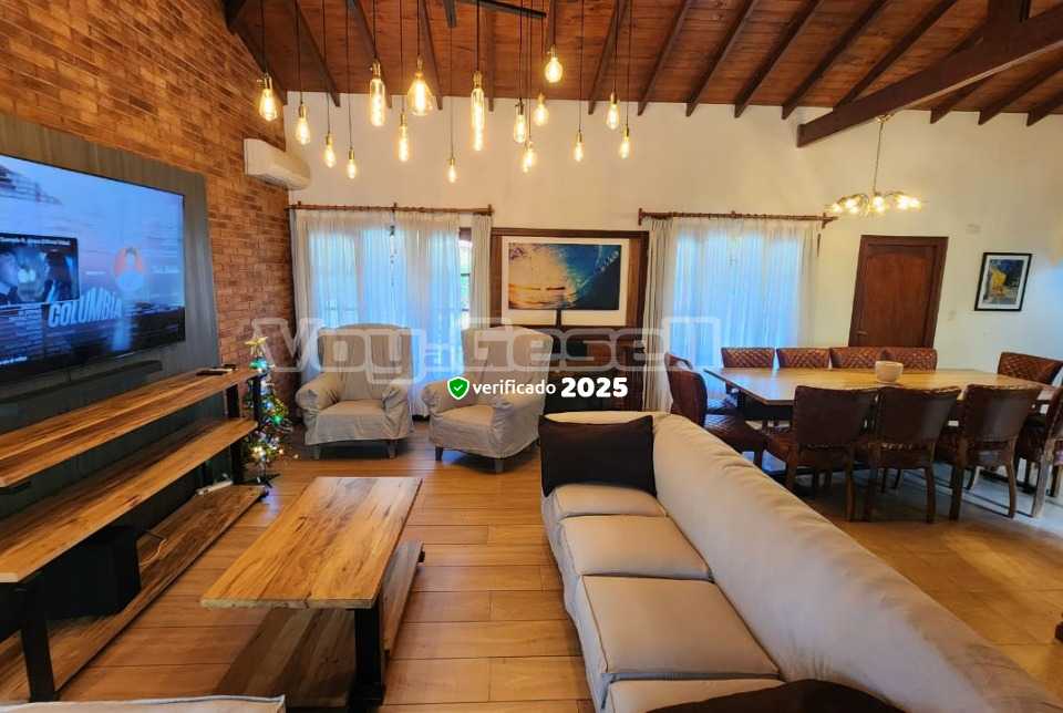 Alquilo Chalet Alegrina en Villa Gesell zona Centro a 800 mts de la Playa 